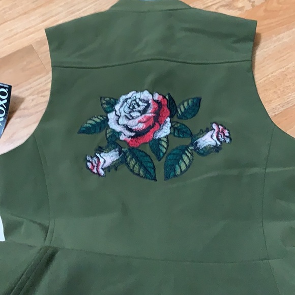 XOXO womens embroirdered zip up vest size L - Picture 4 of 4